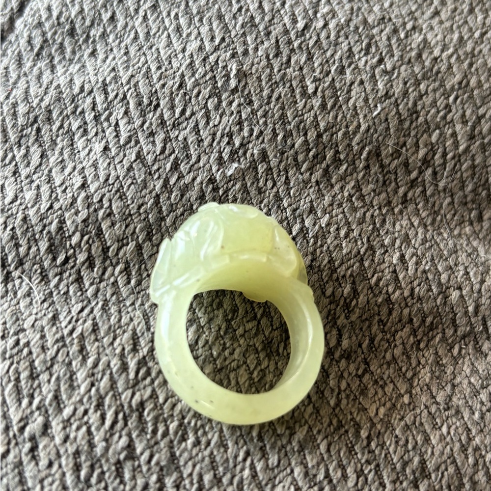 Carved Pale Green Hetian Jade Ring - Picture 5 of 11